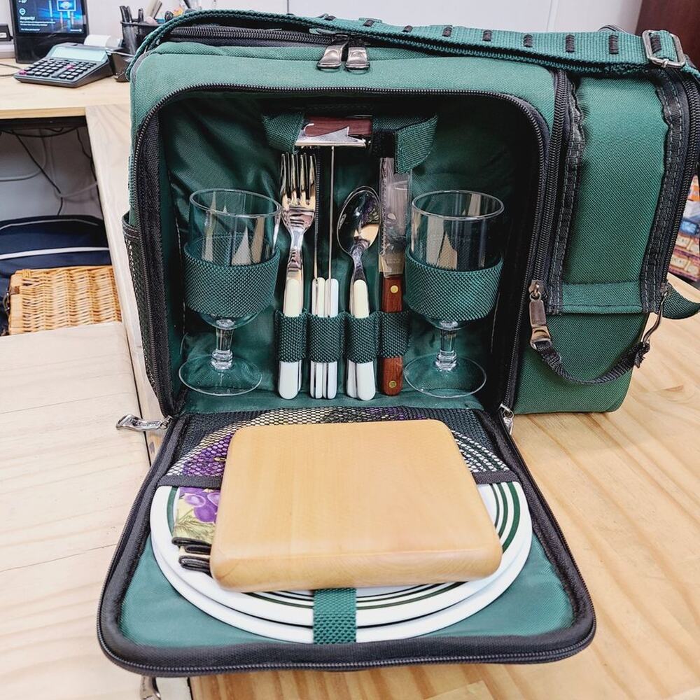 Insulated Picnic Duffle for 2, 'PICNIC TIME' Hunter Green, PRE-OWNED - Picture 3 of 8